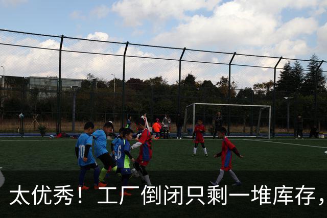 太优秀！工厂倒闭只剩一堆库存，90后女生揣2000块去大理摆摊，如今带30位阿姨挣钱，订单多时月入过万
